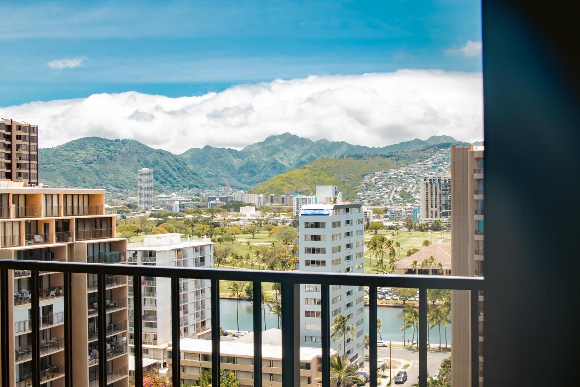 Mountain View Condo W/ King-Size Bed, Free Parking ホノルル エクステリア 写真
